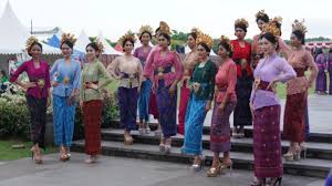 Ketika Fashion dan Politik Bertemu: Fenomena Bisnis Gaya di Asia 2025