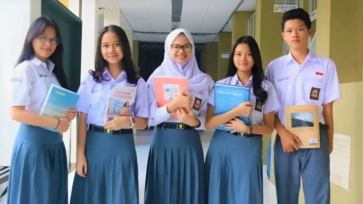 Sekolah Itu Seragam, Tapi Hidup Itu Tidak: Ironi Pendidikan Modern